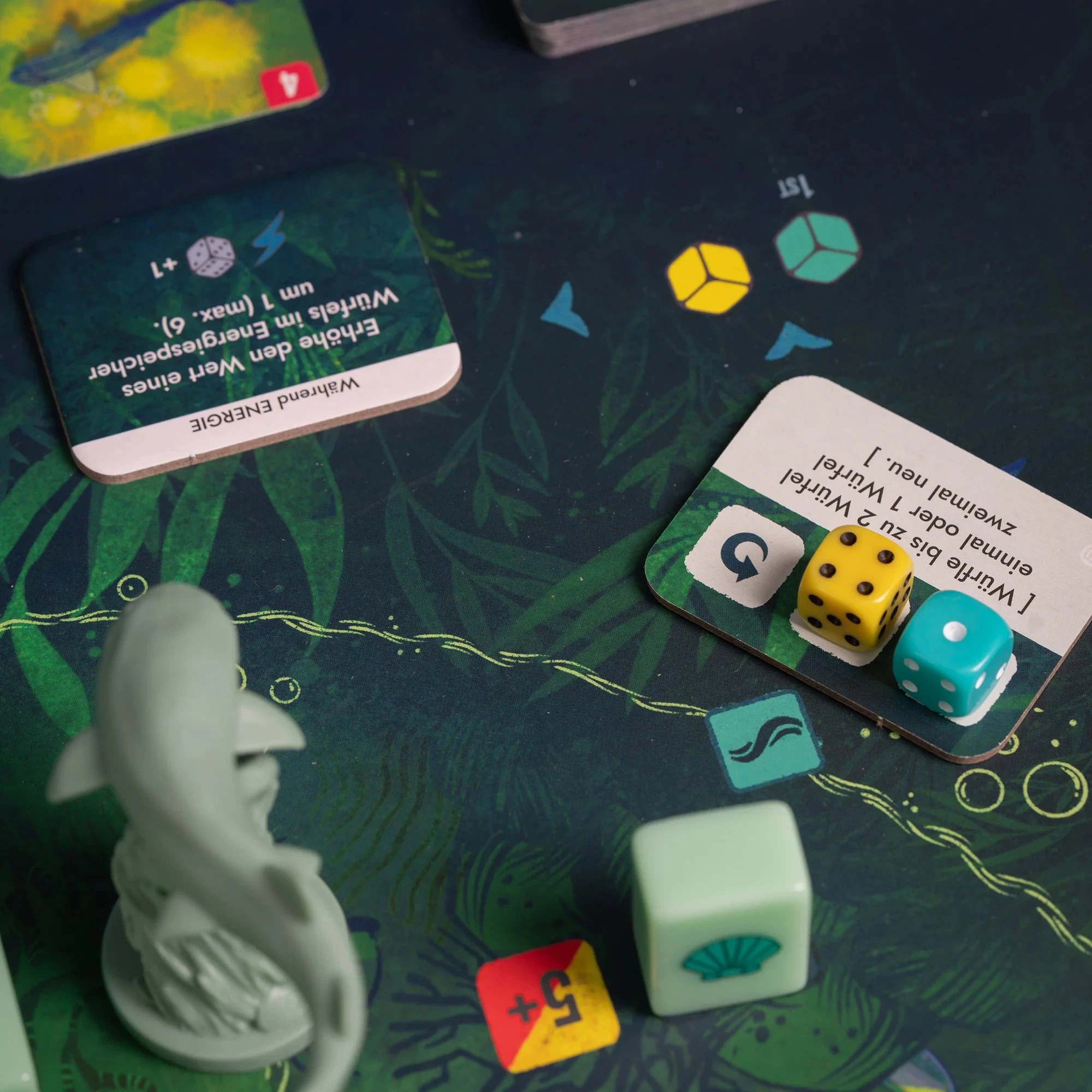 Kelp: Taktische Tiefen Mini-Erweiterung mit neuen Spielplanteilen und Modulen für Hai und Oktopus im Unterwasser-Kelpwald